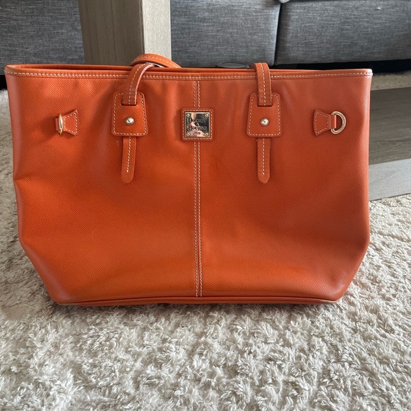 Authentic Dooney & Bourke Davis Tassel Saffiano Leather Large Tote Bag in Orange - Picture 2 of 11